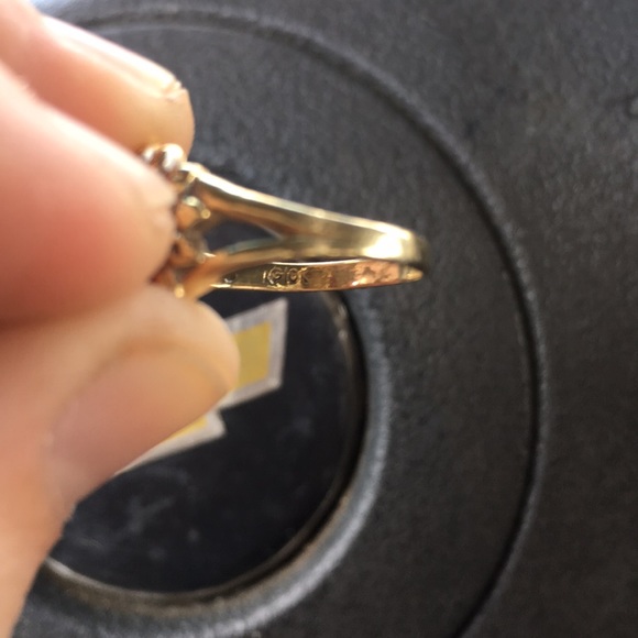 Gold ring! - Picture 2 of 4